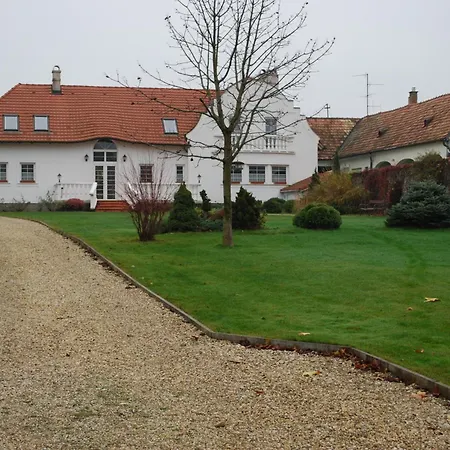 Rozalia Vendeghaz ファームステイ Sarród